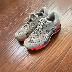 Asic running shoes size 8.5 EUC